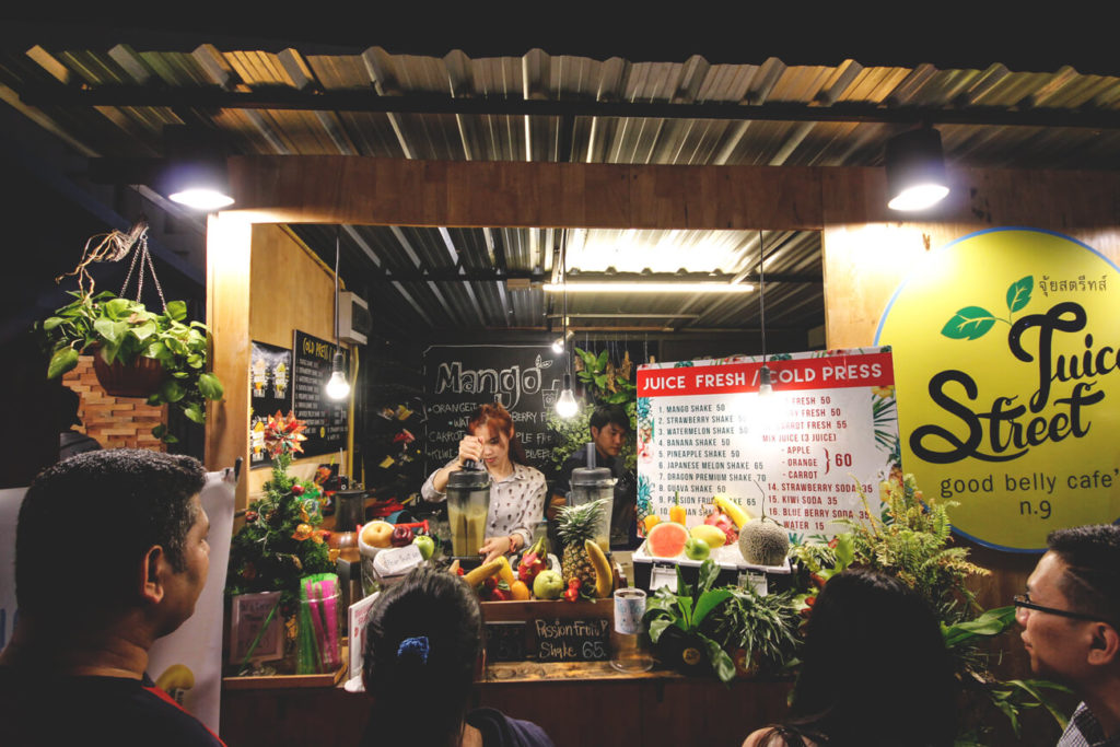 chiang-mai-walking-street-Ploen-Ruedee-Night-Market