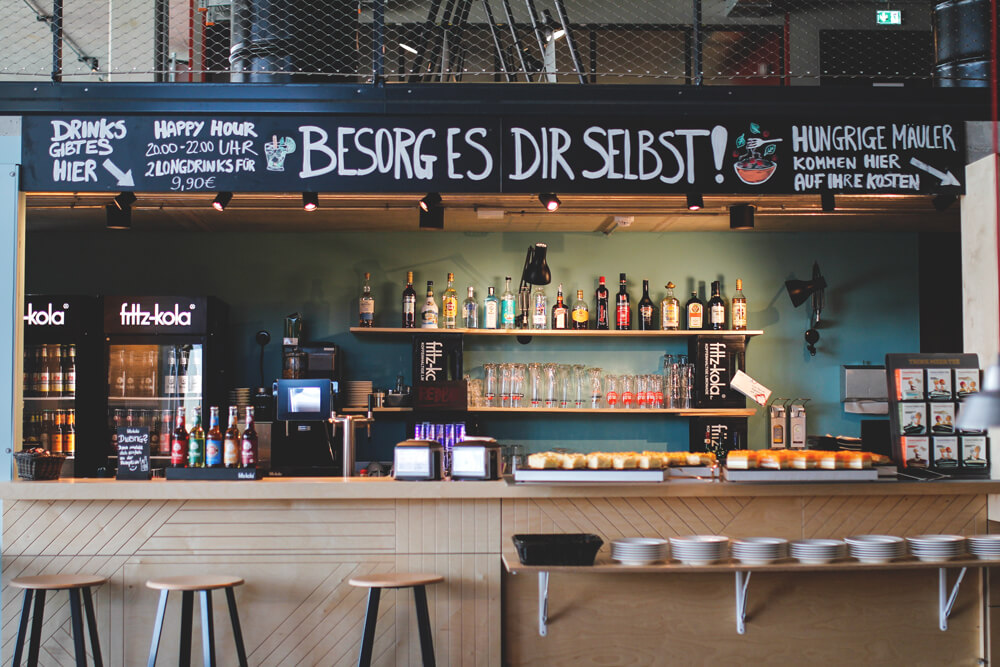 dock-inn-warnemuende-container-hostel-bar-restaurant