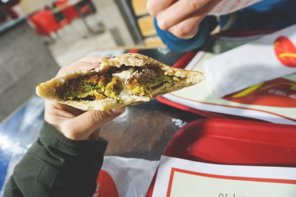 eilat-essen-israel-humus-falafel-imbiss