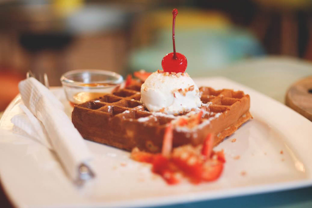 ipoh-malaysia-cafe-eis-waffel