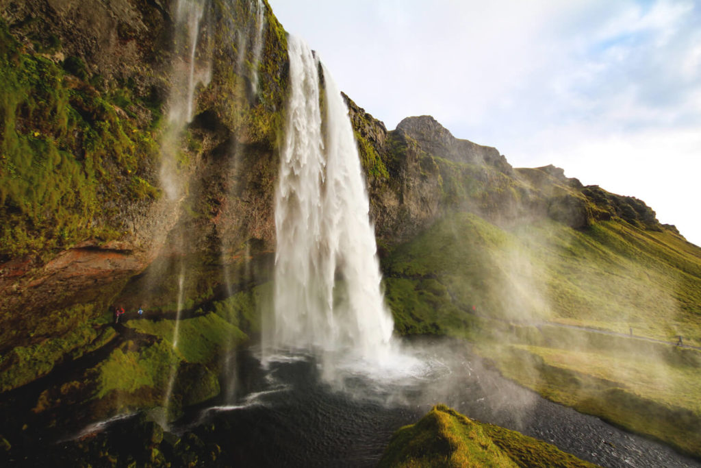 iceland-rundreise-highlights-sueden-seljalandsfoss-wasserfall-2