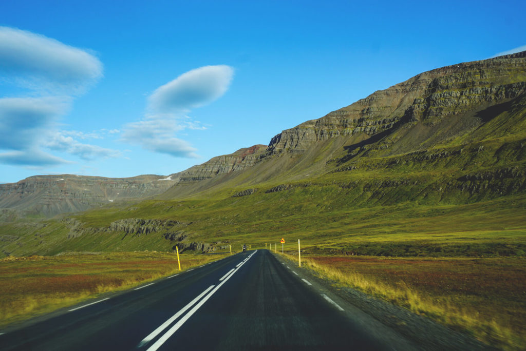island-rundreise-osten-bergpass-seydisfjordur