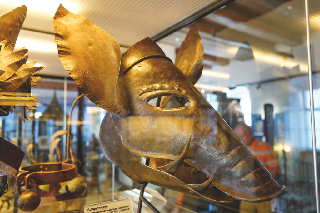 mittelalterliches-kriminalmuseum-rothenburg-schandmaske