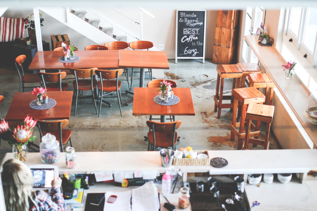 muizenberg-suedafrika-blond-beard-cafe
