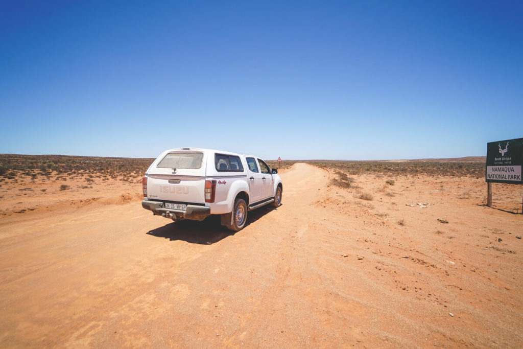 northern-cape-suedafrika-namaqua-national-park-eingang-auto