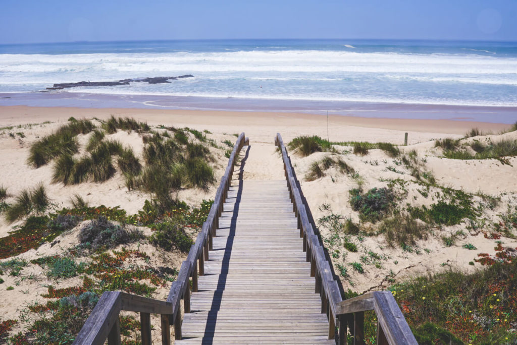 portugal-roadtrip-monte-clerigo-strand-treppe