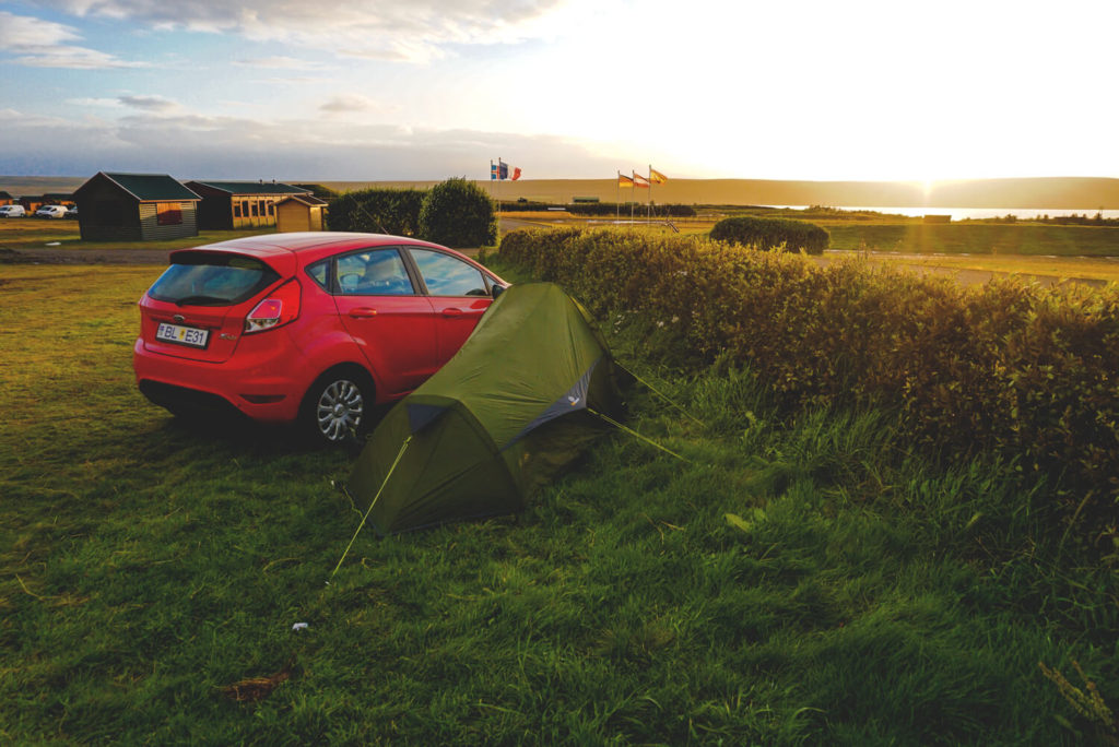 rundreise-island-camping-hvammstangi-zelten