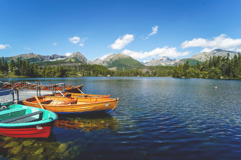 strbske-pleso-bergsee-hohe-tatra-ruderboote