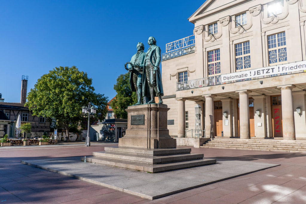 thueringen-highlights-weimar-theaterplatz